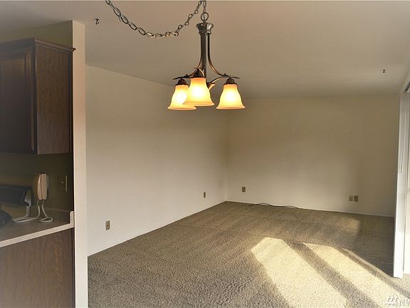 4th image of 924 Shorewood Dr APT B14