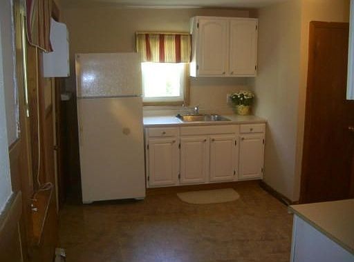 2nd image of 714 Pleasant St #2