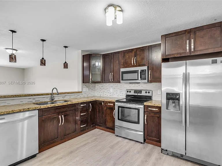 7463 SW 164th Ave — Photo 6