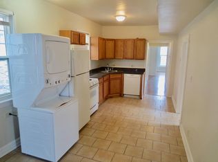 1825 W Addison St #1F, Chicago, IL 60613