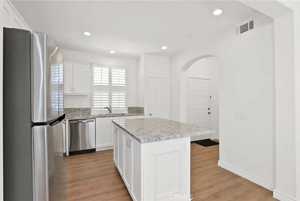 2 bed, 2.5 bath, 1211 sqft, $4,500 — Photo 4