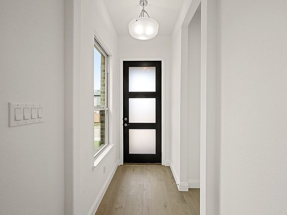 4th image of 1540 Euclid Aly