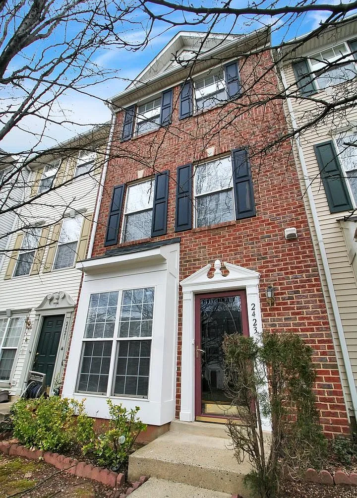 3 bed, 3.5 bath, 1692 sqft, $2,850 — Photo 2