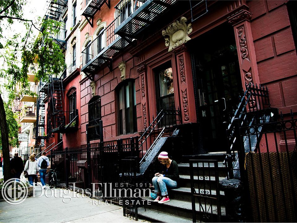 1st image of 256 E 10th St APT 2d