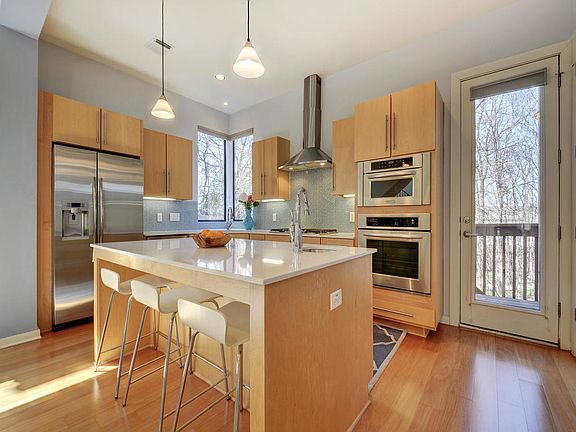 5th image of 2620 Jefferson St #B
