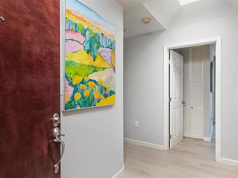 2555 Leavenworth St #303 — Photo 14