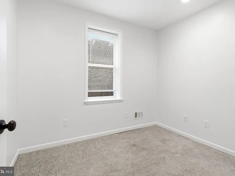 2302 Mount Royal Ter — Photo 11