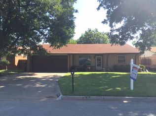 5415 NW Cottonwood Dr, Lawton, OK 73505