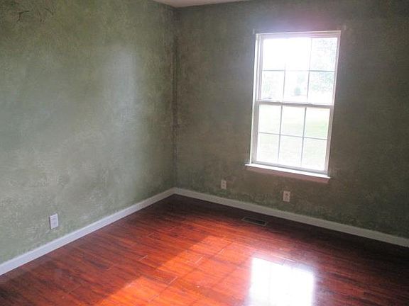 5th image of 140 Cool Springs Dr