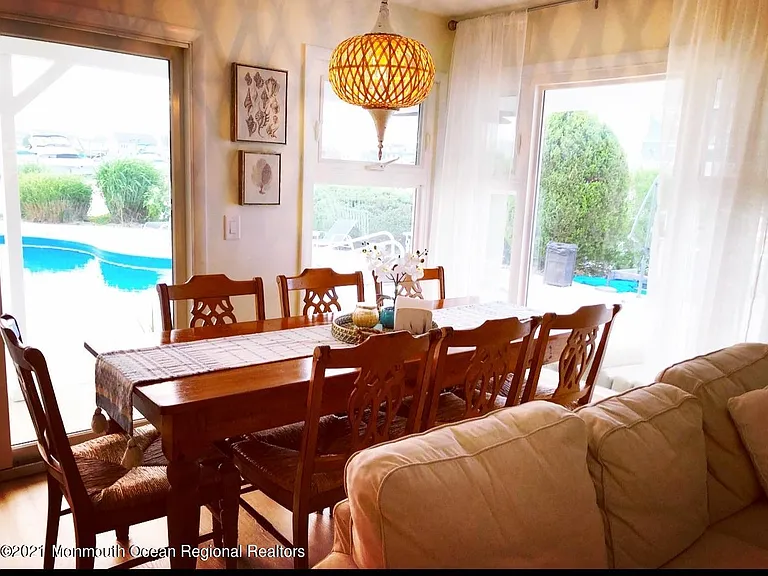 362 Venice Dr — Photo 5