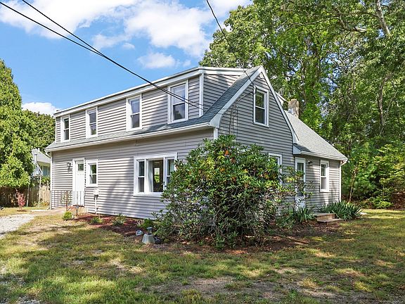 3rd image of 200 Great Neck Rd