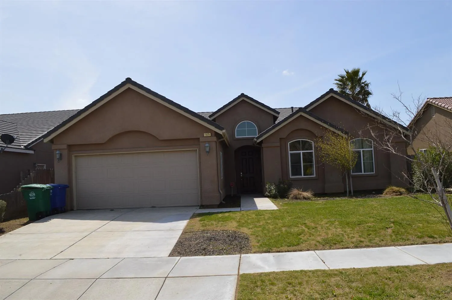 1525 Greenwich Dr photo 1