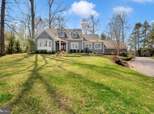 9218 Aldershot Dr, Bethesda, MD 20817