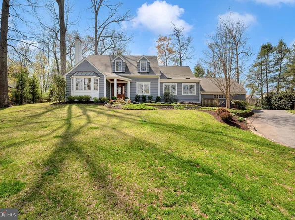 9218 Aldershot Dr, Bethesda, MD 20817