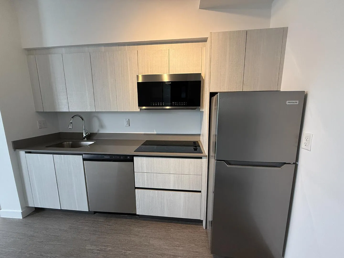 Studio, 411 sqft, $1,800 — Photo 3