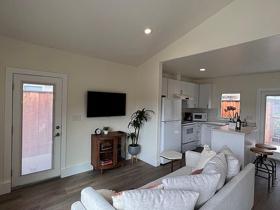 4th image of 1465 Oceanaire Dr #1