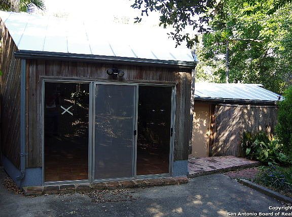 3rd image of 313 Encino Ave