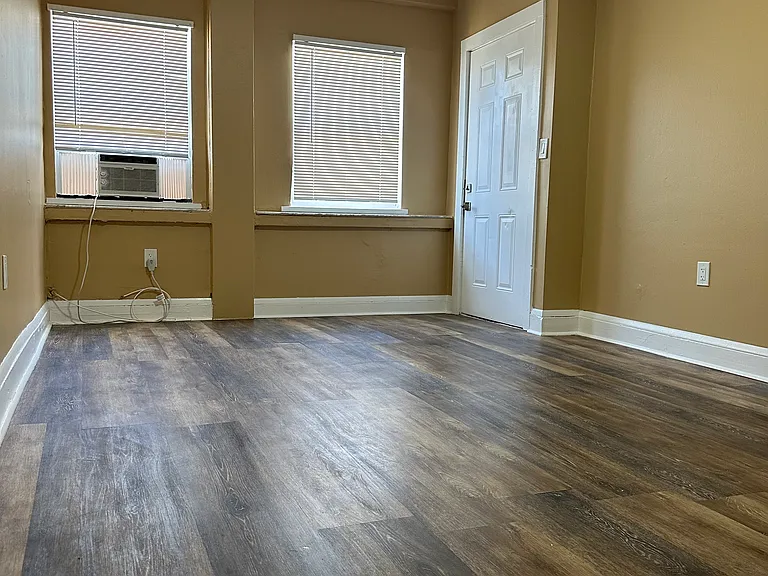124 S Oleander Ave #4 — Photo 2