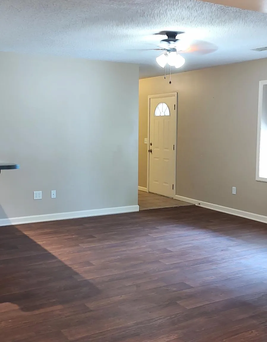 29 SE Jim St — Photo 4