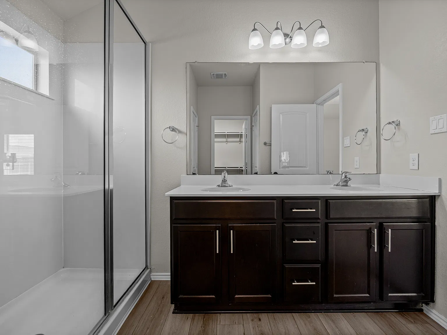 4 bed, 1725 sqft, $2,100 — Photo 3