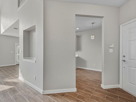 3rd image of 936 Englewood Ln