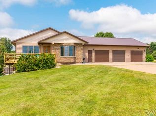 46723 Dorothy Dr, Sioux Falls, SD 57107