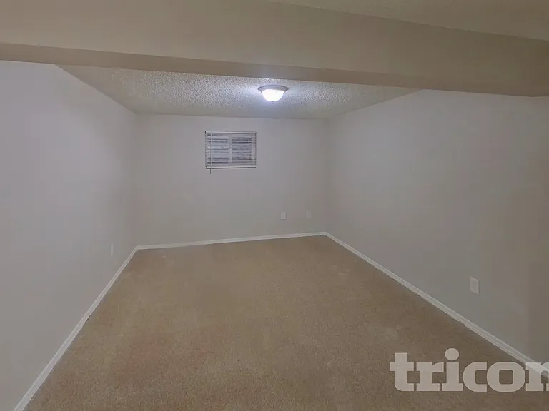 1075 Keith Dr — Photo 8