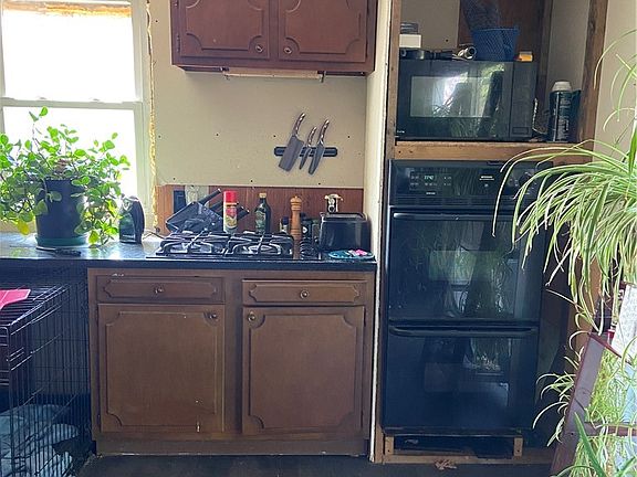 4th image of 609 Glide St