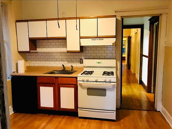 2nd image of 4734 N Rockwell St #1A