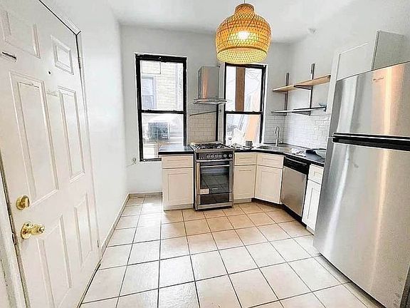 5th image of 188 Greenpoint Ave APT 1R