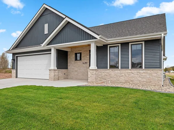 393 Farmhouse Ln, Combined Locks, WI 54113