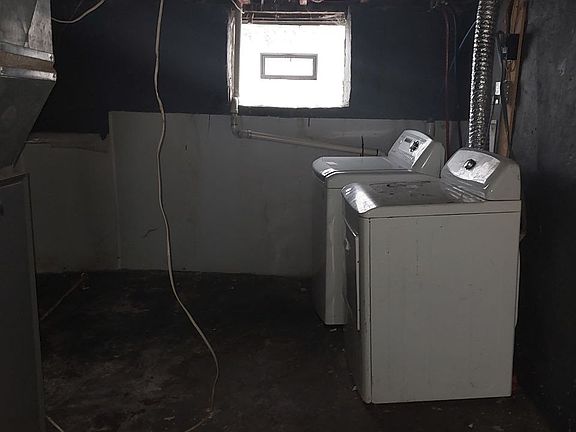 4th image of 132 Avis St