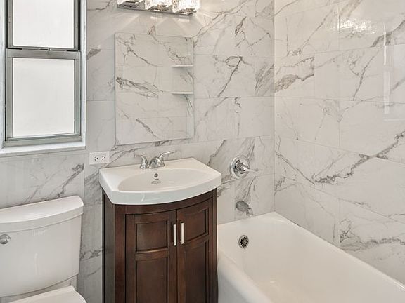 5th image of 333 E 43rd St APT 1010