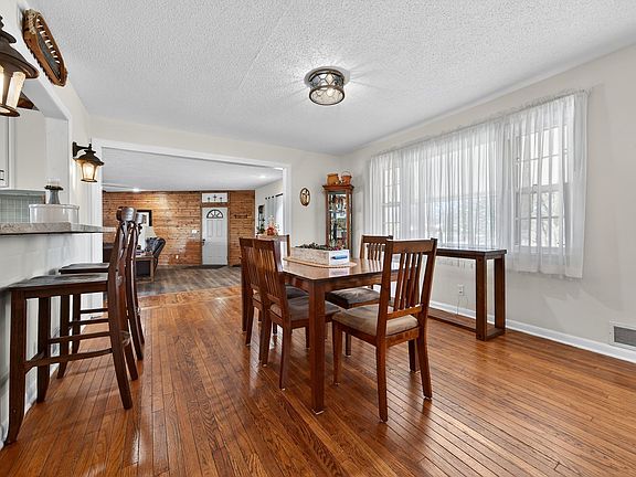 5th image of 501 S Dixon Rd