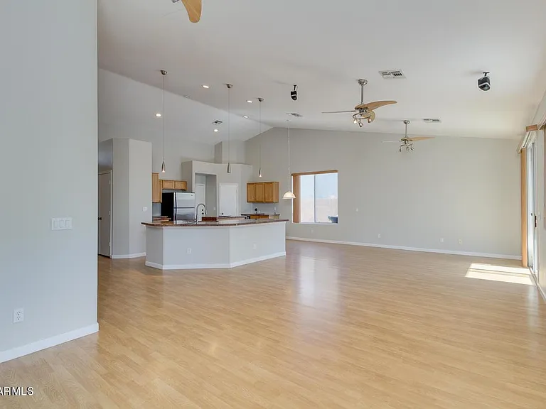 155 E Liberty Ln — Photo 4