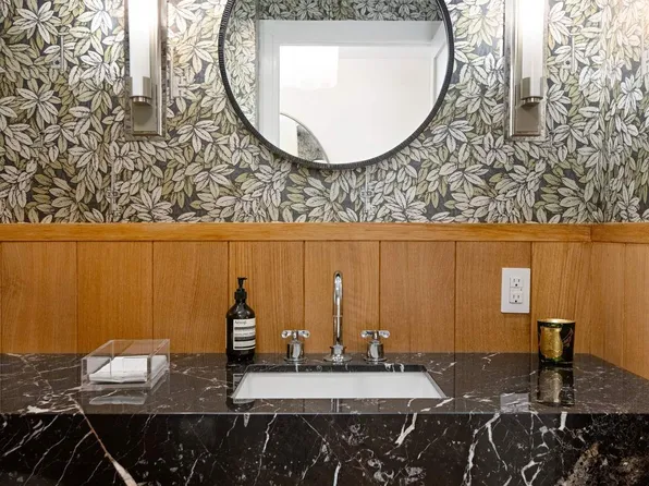 900 Park Avenue image 5 of 12