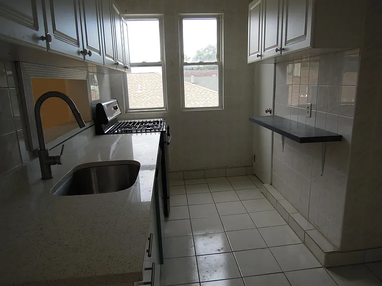 Food preparing and storage station