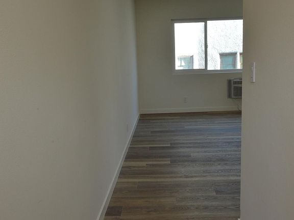 4th image of 2435 E Fairmount St #17