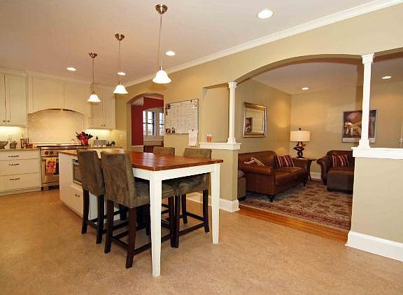 5th image of 2221 Riverwood Pl