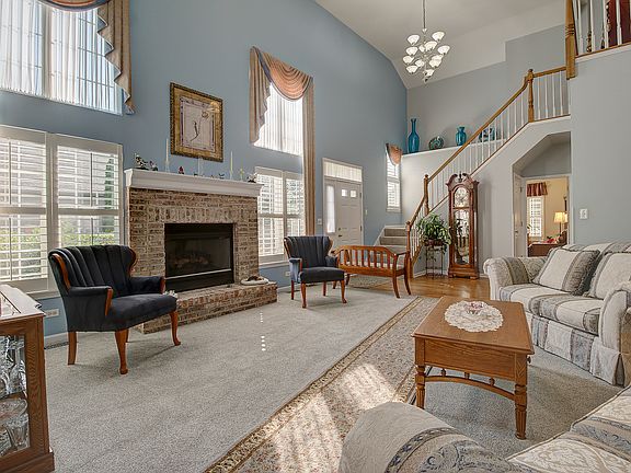 5th image of 16847 Hazelwood Dr