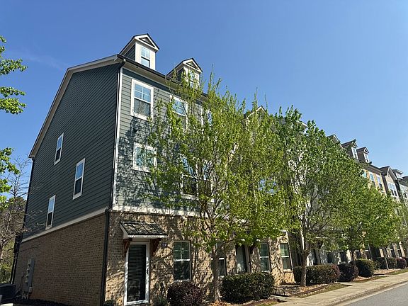 3rd image of 2162 Colvin Ct NW