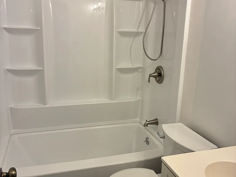 2208 Barnett Ave — Photo 3