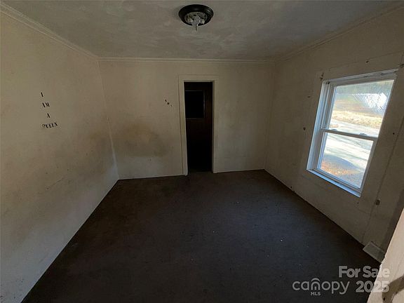 3rd image of 1424 W Mauney Ave