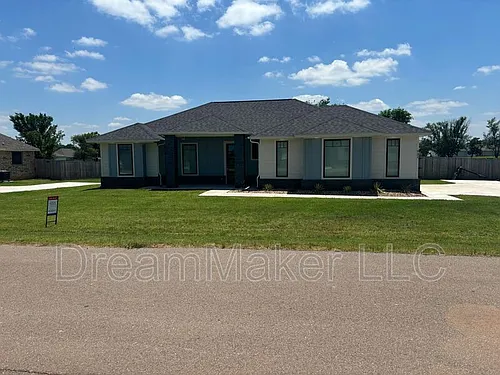 932 Flowers Dr Photo 1