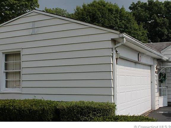 3rd image of 52 Glenmoor Dr