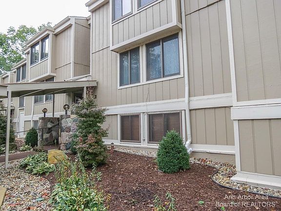 2nd image of 1731 Cliffs Lndg #5-301