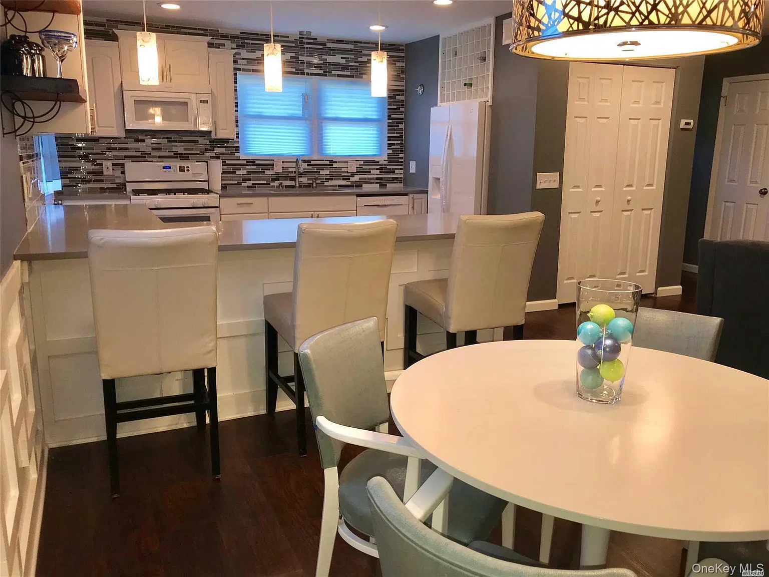 2 bed, 1.0 bath, 1075 sqft, $3,200 — Photo 3