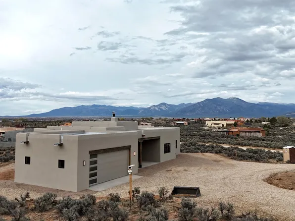 42 Camino De Los Arroyos, Ranchos De Taos, NM 87557