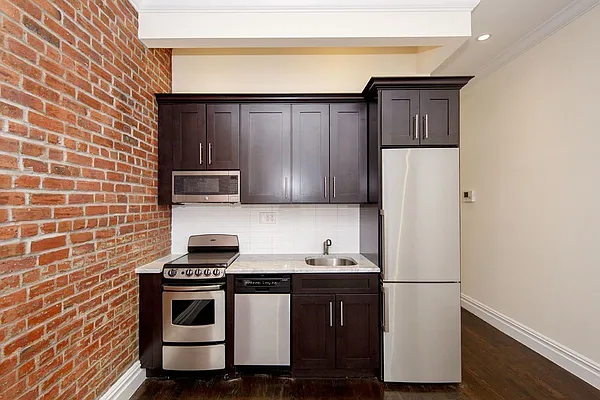 Rented by Avenues Real Estate | media 8