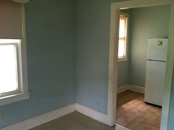 2nd image of 512 Wyandotte St APT B
